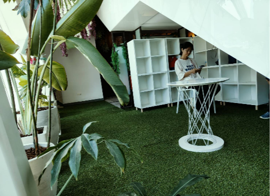 「植感閱讀」專區提供讀者植栽美化的閱讀空間