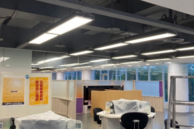 總館2樓汰換為LED平板型節能燈具