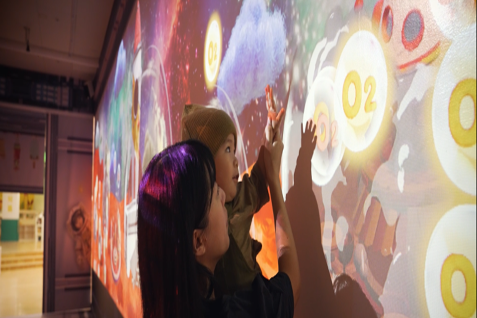 沉浸宇宙互動體驗廊道